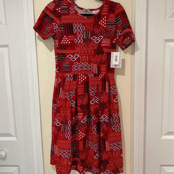 LuLaRoe Dresses & Skirts - NWT Medium LuLaRoe Amelia dress.